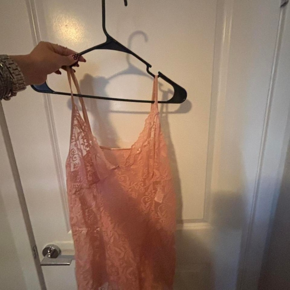 Pink lace slip dress - Picture 3 of 9
